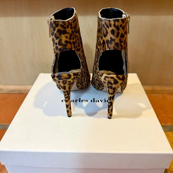 NWT Charles David Crosser Calf Hair Leopard Print Open Toe Heels - Picture 5 of 15